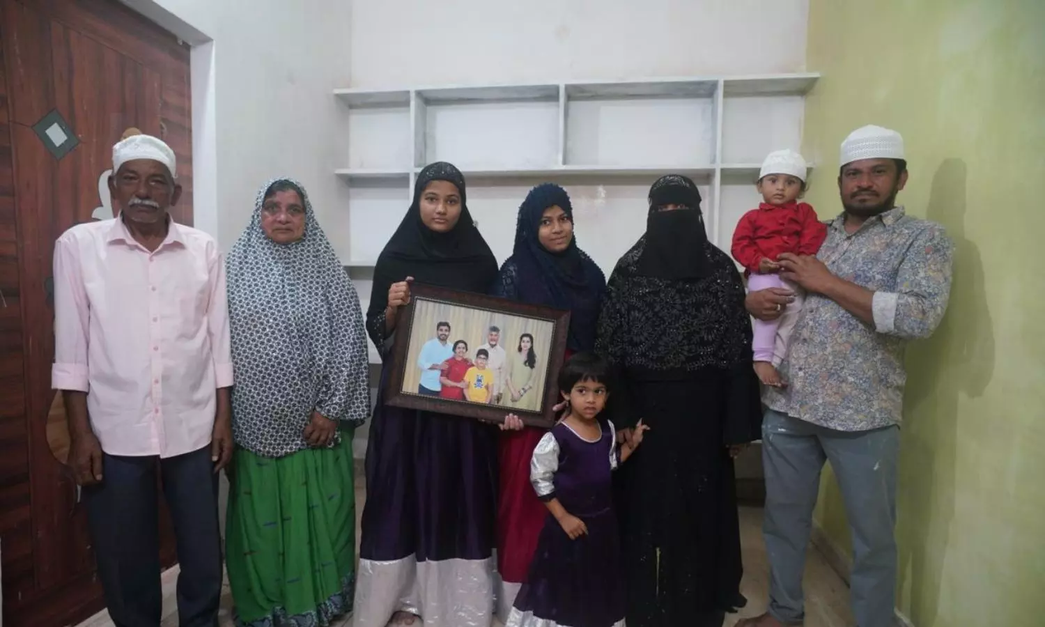 లోకేష్ రంజాన్ గిఫ్ట్.. ఖుషీలో ముస్లీం ఫ్యామిలీ!